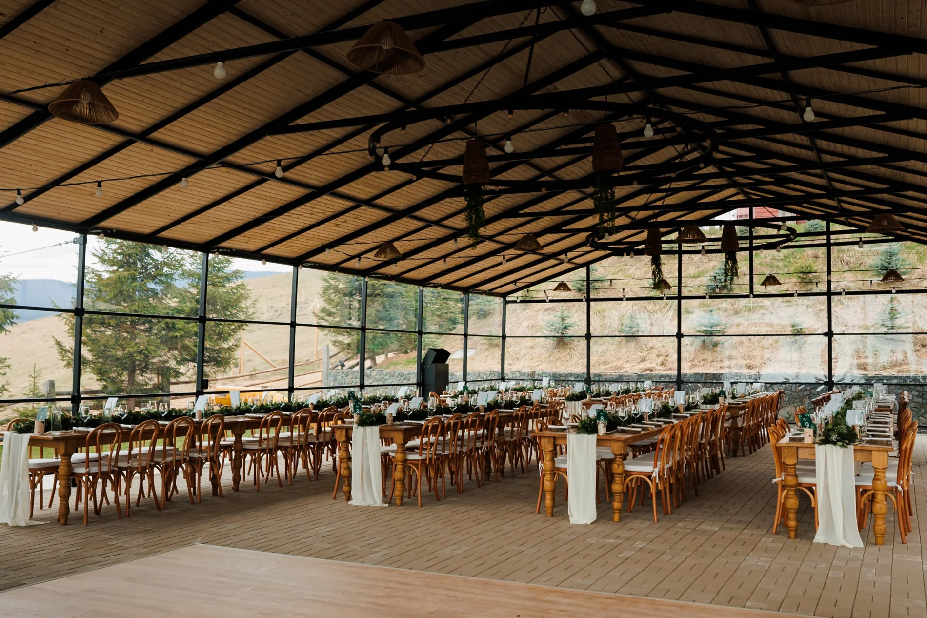 Mese pregătite pentru eveniment